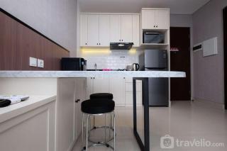 Nice and Strategic 1BR at Ciputra World 2 Apartment By Travelio - 3