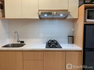 Nice Studio Room at Tokyo Riverside PIK 2 Apartment By Travelio - 7