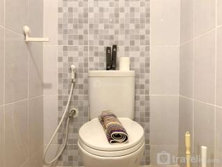 Nice Studio Room at Tokyo Riverside PIK 2 Apartment By Travelio - Rawalembang - 6