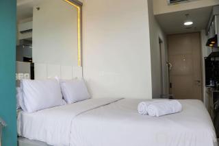 Best Deal and Comfort Studio Tokyo Riverside PIK 2 Apartment By Travelio - Rawalembang - 4