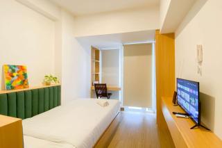 Warm and Minimalist Studio Tokyo Riverside PIK 2 Apartment By Travelio - Rawalembang - 5
