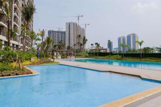 Good Designed and Restful Studio Sky House BSD Apartment By Travelio - Tangerang - 7