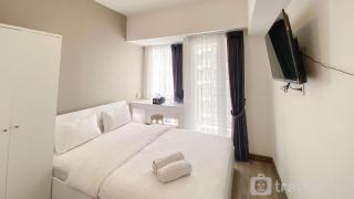 Well Furnished Studio Room at High Floor Tokyo Riverside PIK 2 Apartment By Travelio - 9