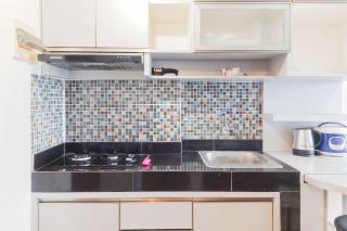 Good and Cozy Stay 2BR Serpong Greenview Apartment By Travelio - Tangerang - 5