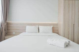 Comfortable and High Floor 1BR Paddington Heights Apartment By Travelio - Tangerang - 7