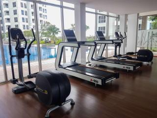 Minimalist and Homey 1BR M-Town Signature Apartment By Travelio - Tangerang - 9