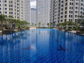 Minimalist and Homey 1BR M-Town Signature Apartment By Travelio - Tangerang - 7