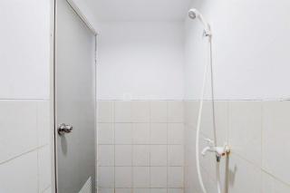 Modern Look Studio at Urbantown Serpong Apartment By Travelio - 6