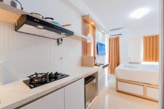 Modern Look Studio at Urbantown Serpong Apartment By Travelio - 0