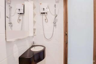 New and Comfy Studio Sky House Alam Sutera Apartment By Travelio - Tangerang - 1