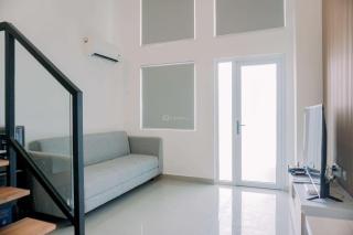 Modern and Cozy Living Studio Loft at Kingland Avenue Apartment By Travelio - Tangerang - 5
