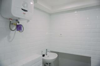 Modern and Cozy Living Studio Loft at Kingland Avenue Apartment By Travelio - Tangerang - 3