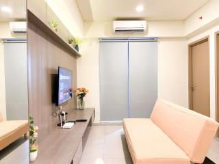 Well Furnished and Comfort 3BR Meikarta Apartment By Travelio - Cikarang - 2