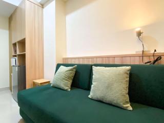 Good Deal 1BR with Working Room at Pollux Chadstone Apartment By Travelio - Cikarang - 5