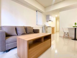 Comfort Stay and Cozy 2BR at Meikarta Apartment By Travelio - Jakarta - 5