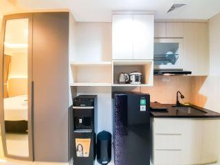 Best Deal and Comfortable Studio at Patraland Amarta Apartment By Travelio - Kejayan - 2