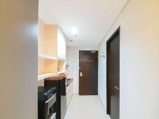 Best Deal and Comfortable Studio at Patraland Amarta Apartment By Travelio - Kejayan - 3
