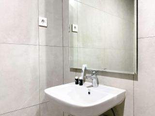 Good Deal and Homey Studio at Pollux Chadstone Apartment By Travelio - Cikarang - 3