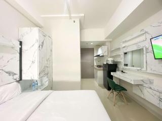 Minimalist and Nice Studio at Vasanta Innopark Apartment By Travelio - Cikarang - 7