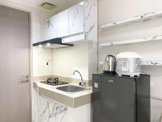 Minimalist and Nice Studio at Vasanta Innopark Apartment By Travelio - Cikarang - 3