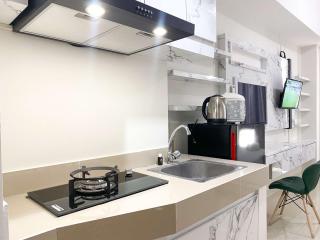 Minimalist and Nice Studio at Vasanta Innopark Apartment By Travelio - Cikarang - 6