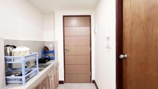 Compact Studio Room Apartment Vida View Makassar By Travelio - Pampang - 5
