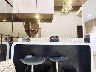 Modern Look 1BR at Uttara The Icon Apartment By Travelio - Kejayan - 7