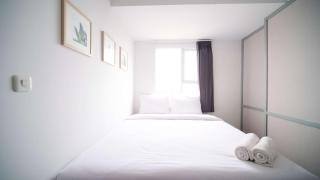 Compact and New 2BR Apartment at Suncity Residence By Travelio - Sidoarjo - 9