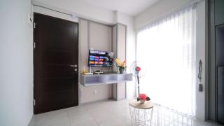 Compact and New 2BR Apartment at Suncity Residence By Travelio - Sidoarjo - 2