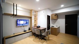 New and Homey 2BR Apartment at Suncity Residence By Travelio - Sidoarjo - 4