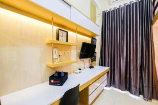 Fully Furnished Studio with Comfortable Design Dave Apartment By Travelio - Depok - 8