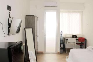 Comfy and Tidy Studio at Riverview Jababeka Apartment By Travelio - Bekasi - 8