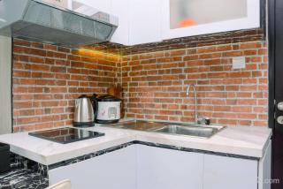 Best Location 1BR Apartment at Atlanta Residences By Travelio - Kukusan - 8