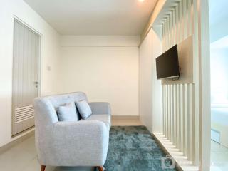 Minimalist and Strategic Studio Apartment at Grand Kamala Lagoon By Travelio - Bekasi - 7