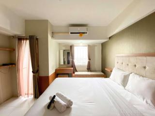 Full Furnished with Simply Look Studio Room Mont Blanc Bekasi Apartment By Travelio - Bekasi - 9