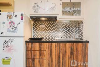 Comfort 1BR with Working Room at Meikarta Apartment By Travelio - Bekasi - 8