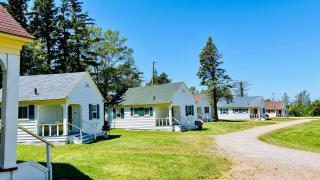 Green Gables Bungalow Court - 6