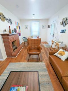 2 BR Quaint Private Bungalow NR Downtown & Beaches - Pensacola - 7