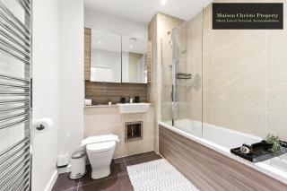 Dollis Valley 3Bedroom House Sleeps 8 in London With FREE PARKING By Maison Christo Property Short Lets & Serviced Accommodation - Barnet - 6