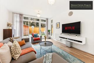 Dollis Valley 3Bedroom House Sleeps 8 in London With FREE PARKING By Maison Christo Property Short Lets & Serviced Accommodation - 8