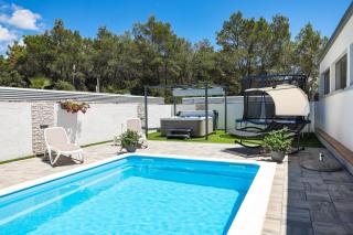 ANAI Serenity apartment , private heated pool and Hot Tub - Sukošan - 7