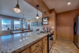 Top Floor 2 Bedroom Ski-In & Walk to Main St - 1