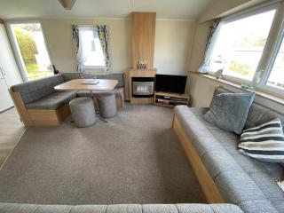 Whitecliff Bay Holiday Park - Most popular location near Pools, Clubs and Beach - 4
