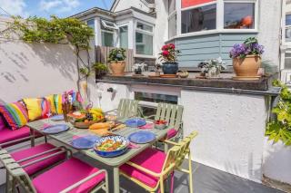 The Surfer's Townhouse with Sea Views - 2