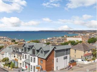 The Surfer's Townhouse with Sea Views - 5