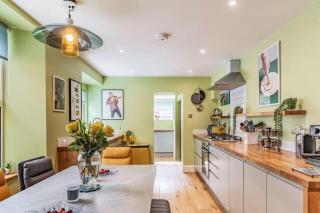 The Surfer's Townhouse with Sea Views - 1