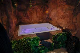 La demeure de Poulpican chambre LA GROTTE jacuzzi charme romantique terrasse privée 300m plage et restaurants La Croix Valmer - Golfe Saint Tropez - 1