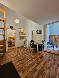 The GreeNest Vintage Lodging - Budapest - 1