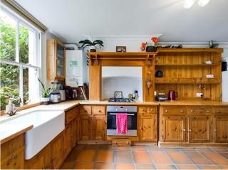 The Clapham 2-Bedroom Flat with Private Patio - 7