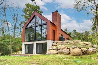 Modern Scandinavian Chalet with Jacuzzi, Pool, Lake - Lac-Superieur - 0